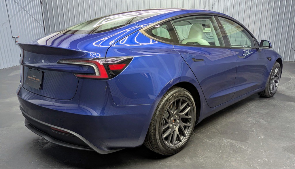 2025 Tesla Model 3 Image 5