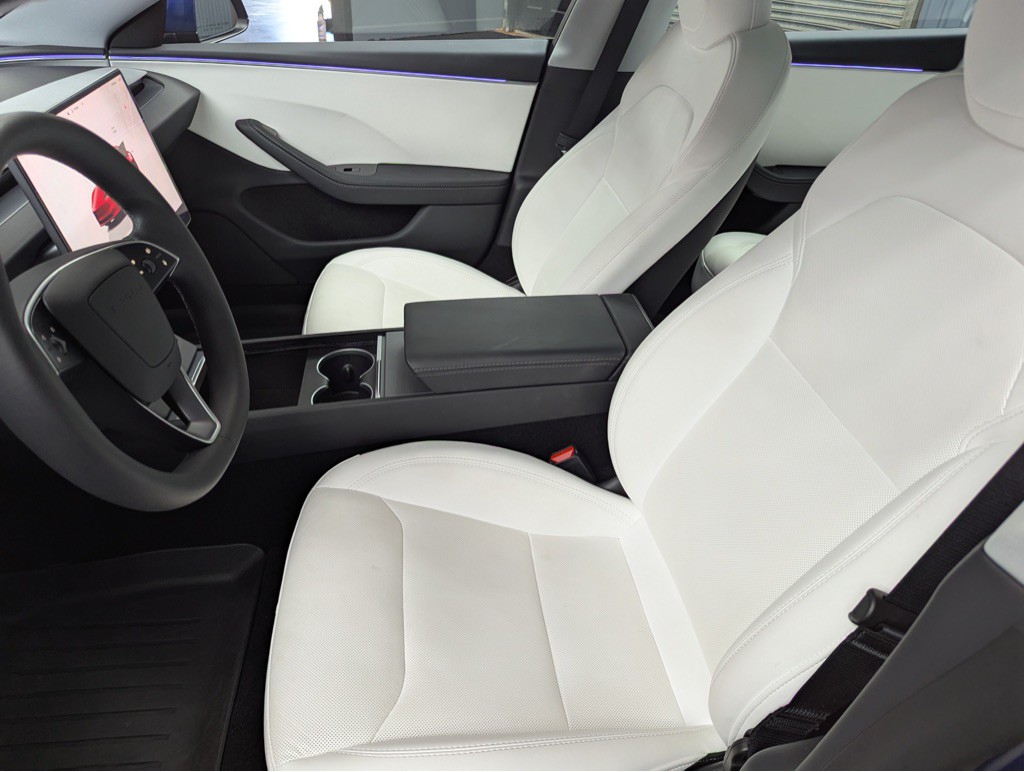 2025 Tesla Model 3 Image 8