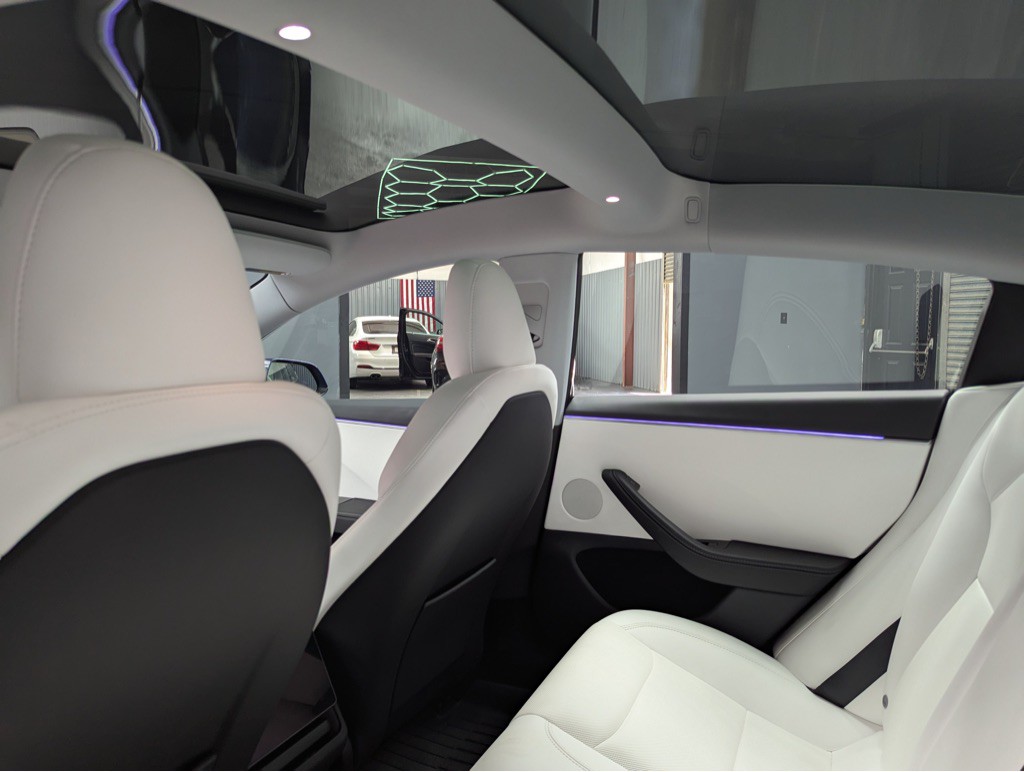 2025 Tesla Model 3 Image 19