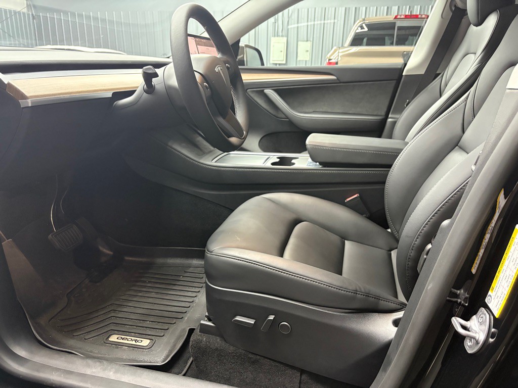 2023 Tesla Model Y Image 8
