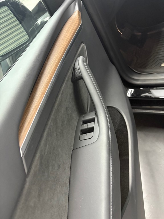 2023 Tesla Model Y Image 9