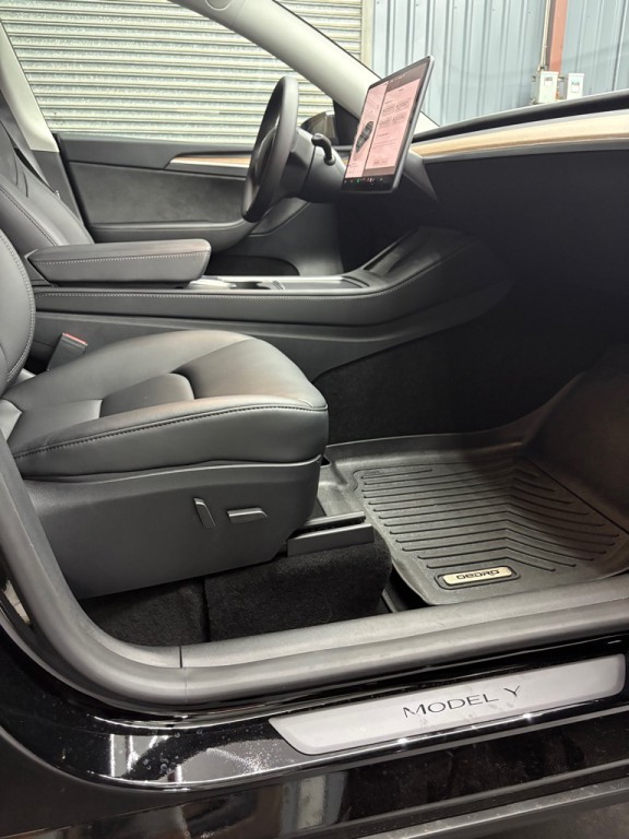 2023 Tesla Model Y Image 18