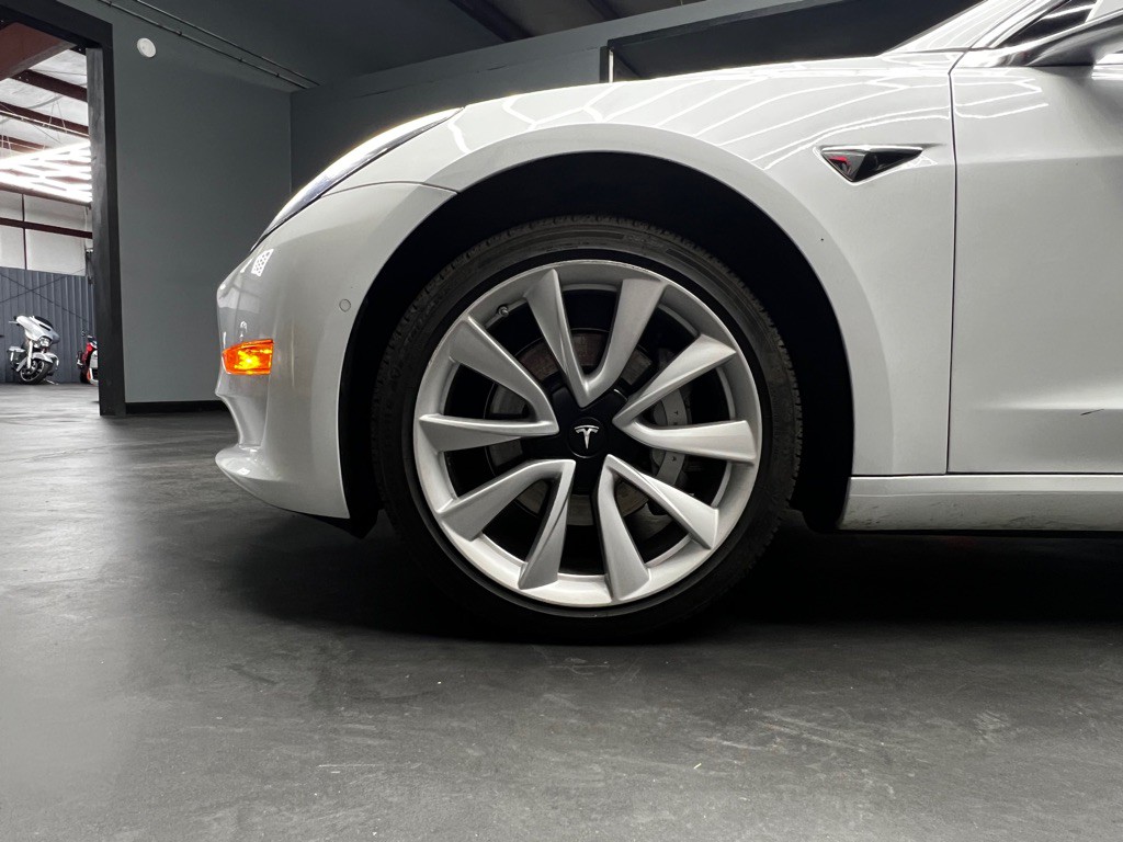 2019 Tesla Model 3 Image 10