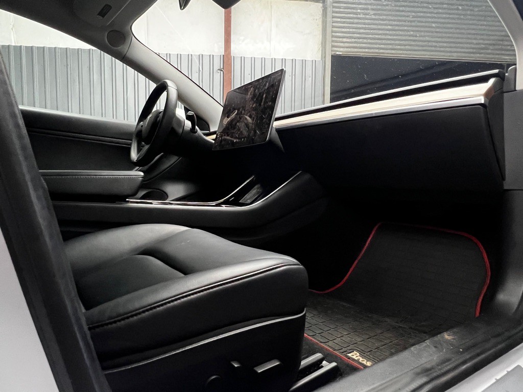 2019 Tesla Model 3 Image 14