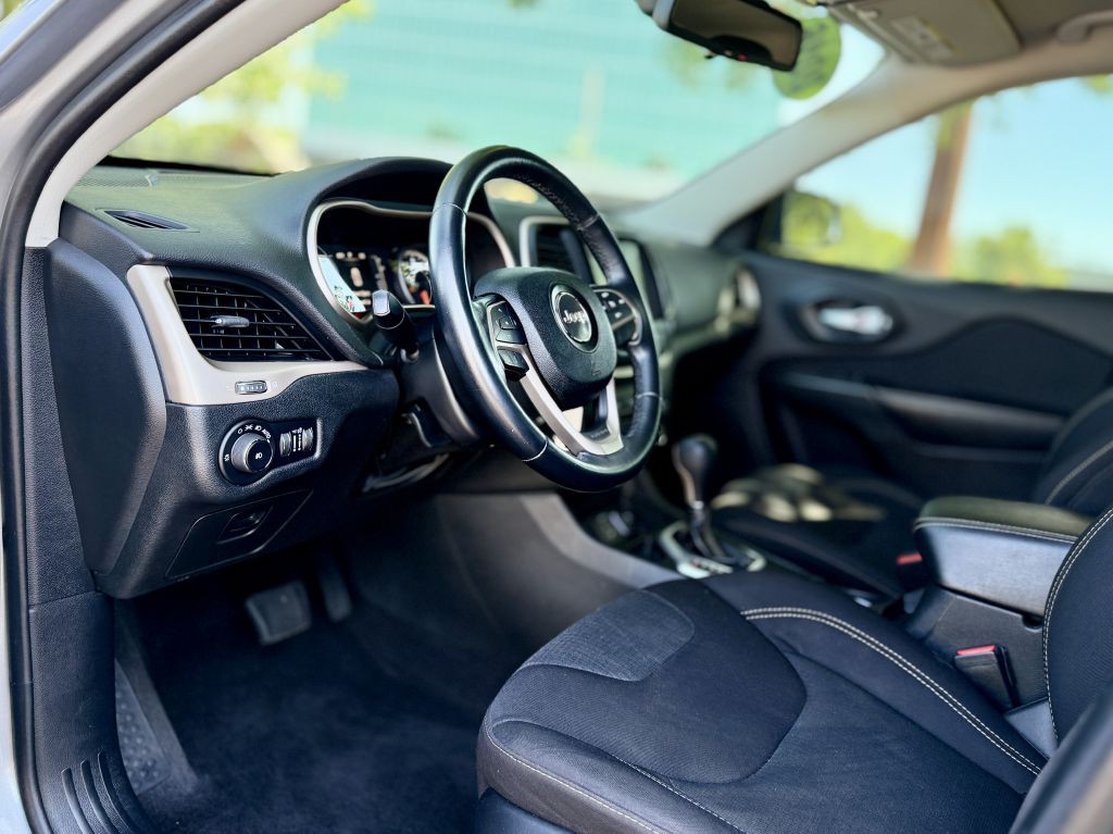 2016 Jeep Cherokee Image 10