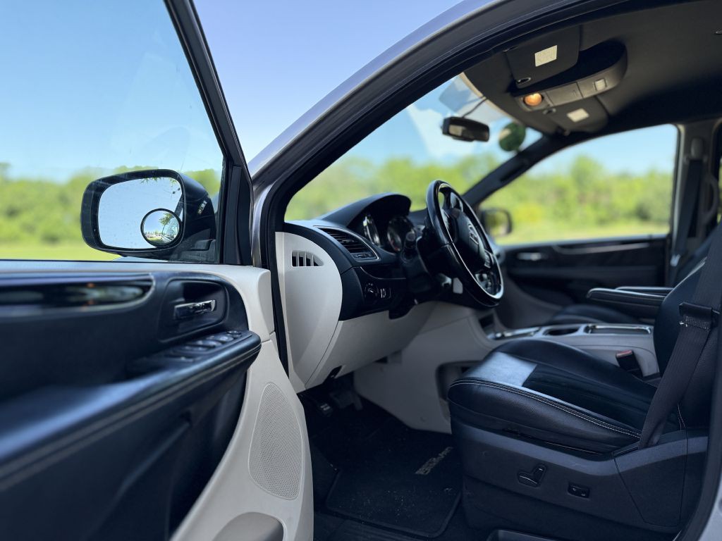 2017 Dodge Grand Caravan Image 12