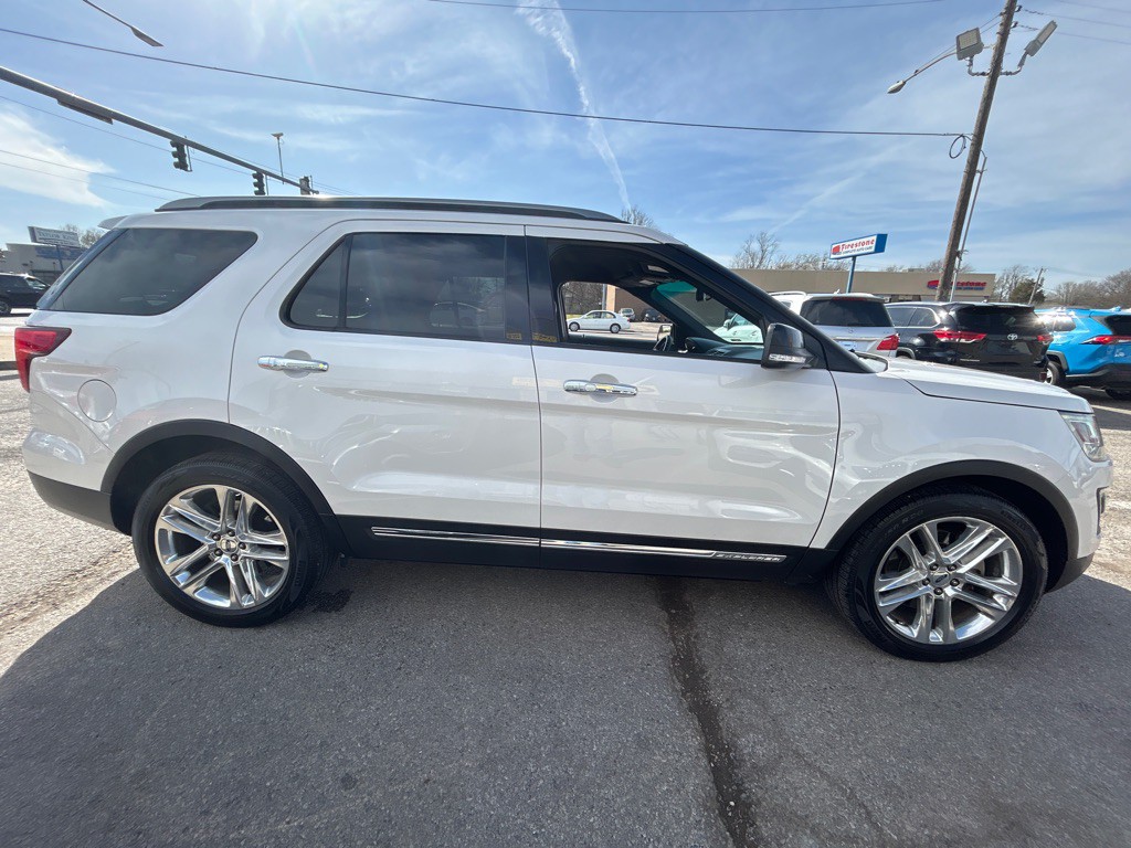2017 Ford Explorer Image 5
