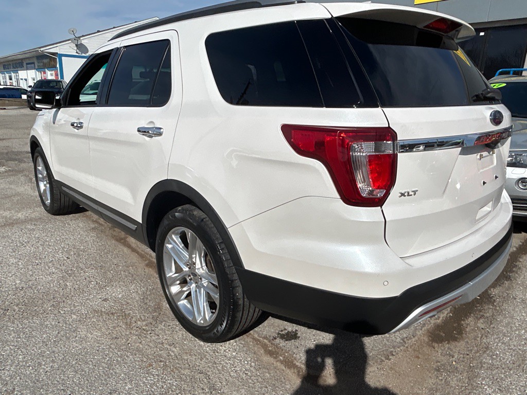 2017 Ford Explorer Image 8