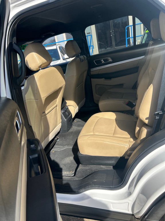2017 Ford Explorer Image 11