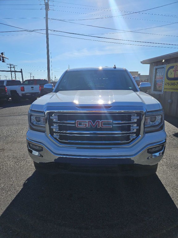 2017 GMC Sierra Image 2