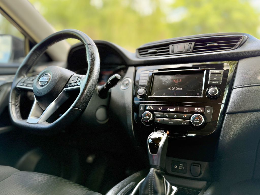 2018 Nissan Rogue Image 10