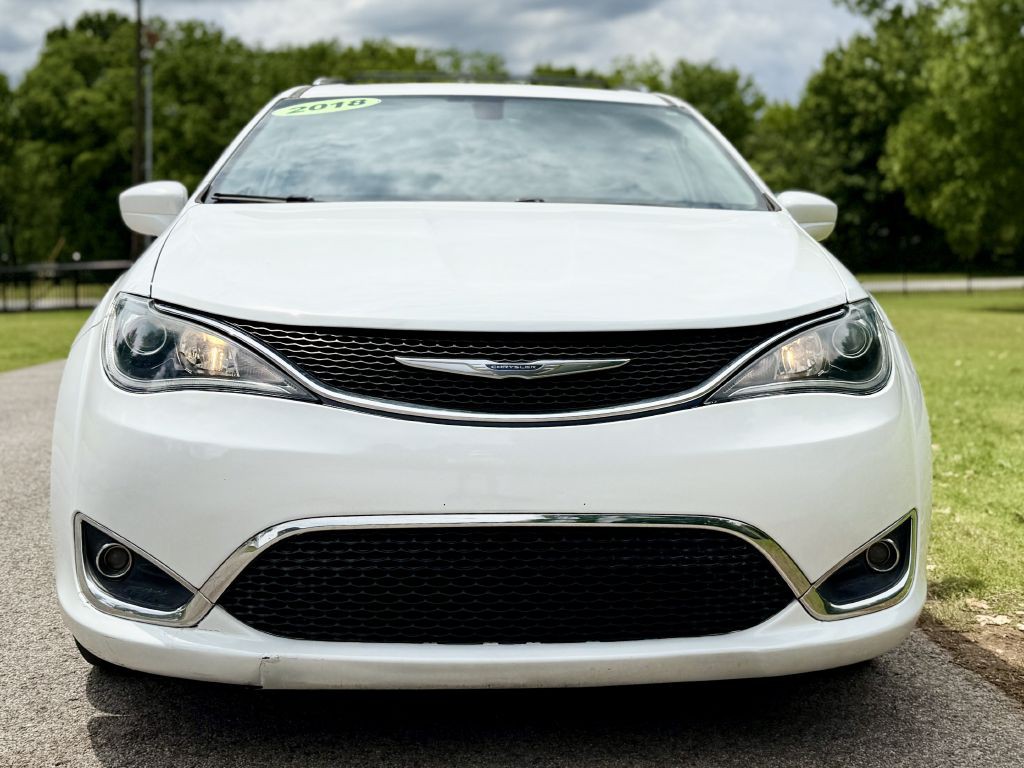 2018 Chrysler Pacifica Image 2