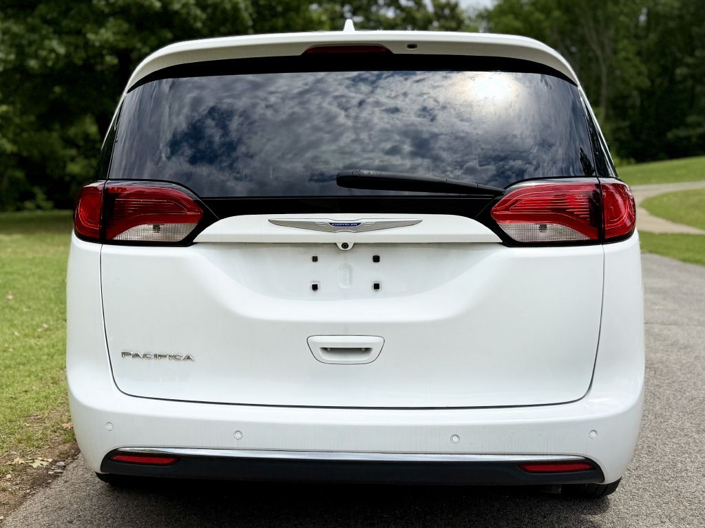 2018 Chrysler Pacifica Image 5