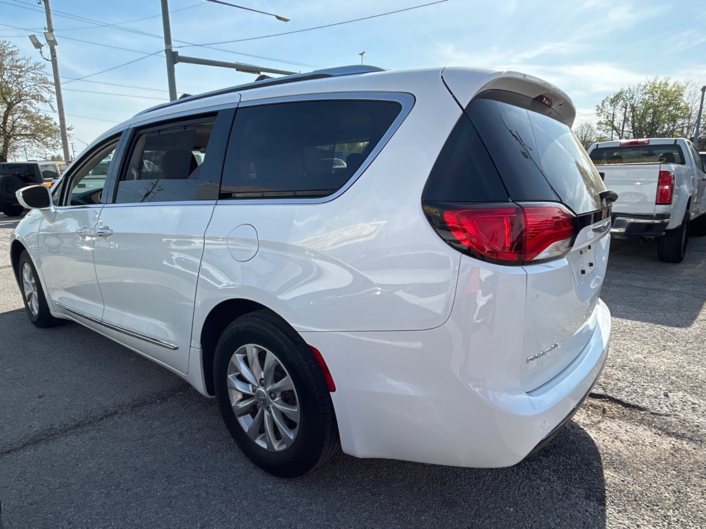 2018 Chrysler Pacifica Image 6