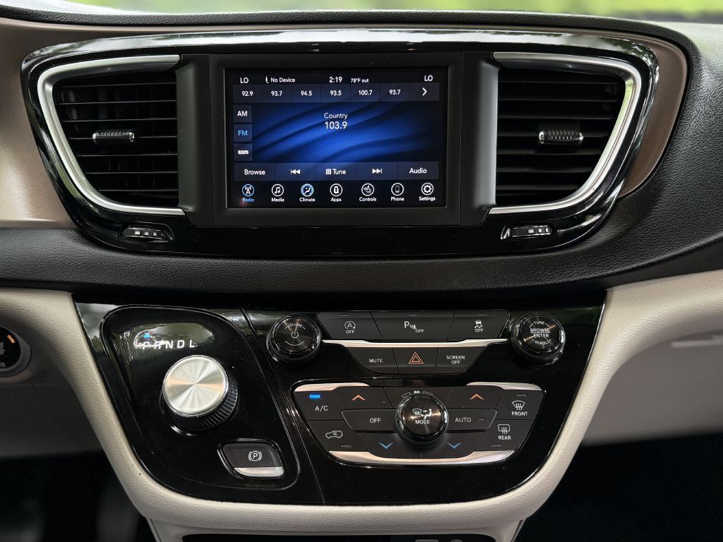 2018 Chrysler Pacifica Image 10