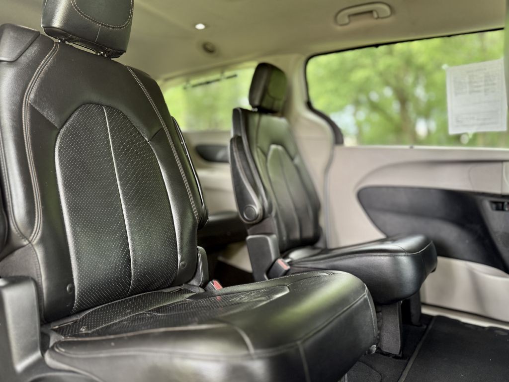 2018 Chrysler Pacifica Image 12