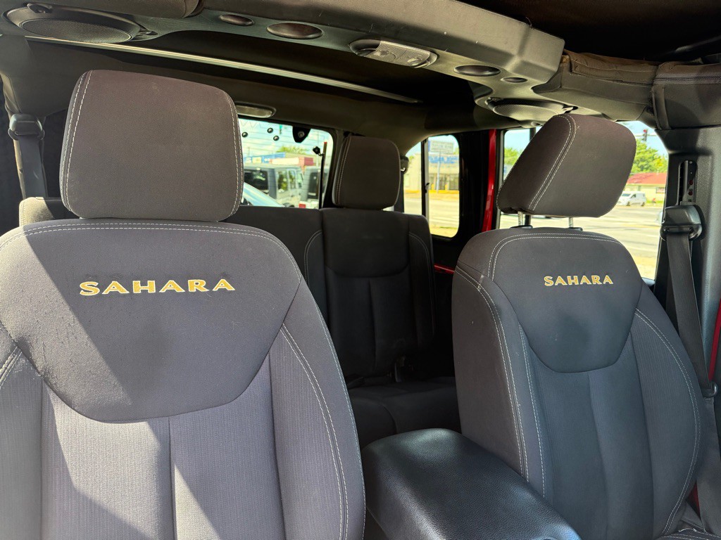 2013 Jeep Wrangler Unlimited Image 2