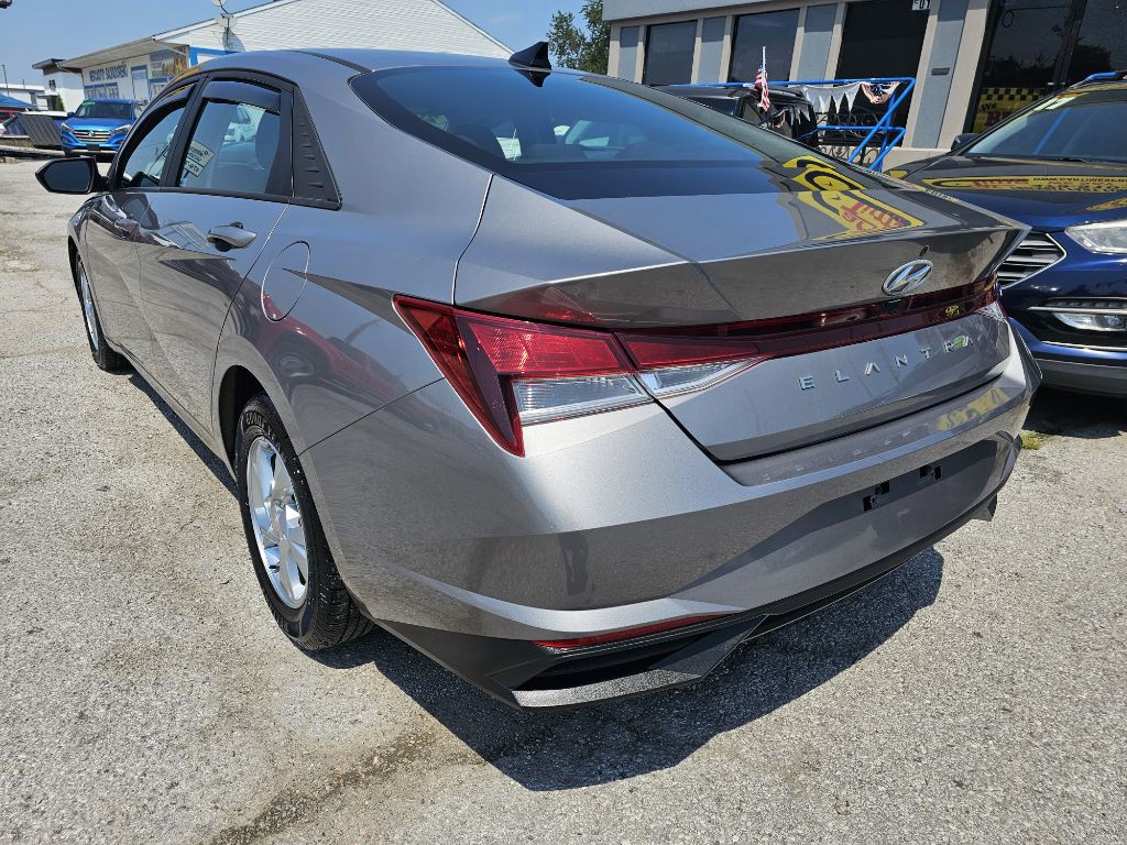 2022 Hyundai Elantra Image 5