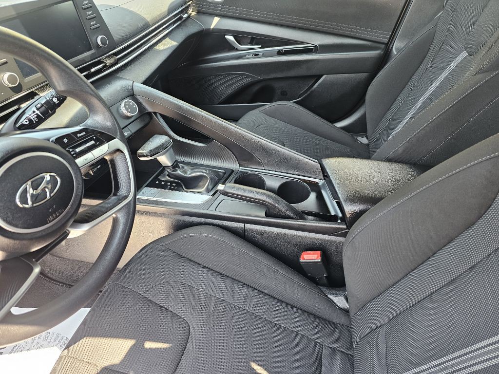 2022 Hyundai Elantra Image 8