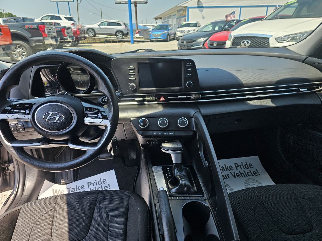 2022 Hyundai Elantra Image 9