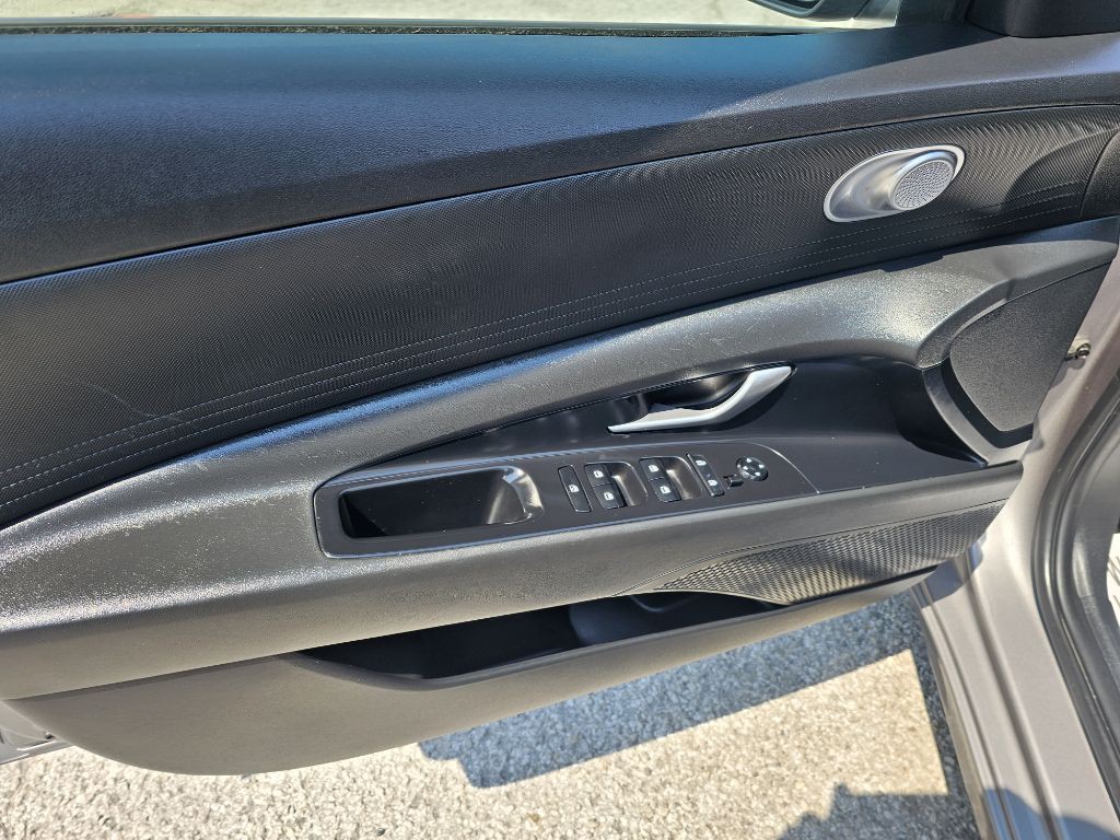 2022 Hyundai Elantra Image 10