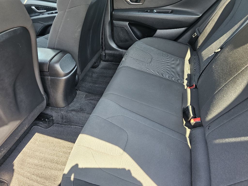 2022 Hyundai Elantra Image 11