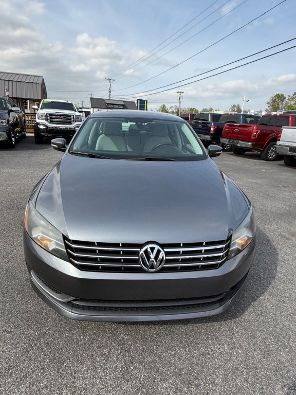 2013 Volkswagen Passat Image 2