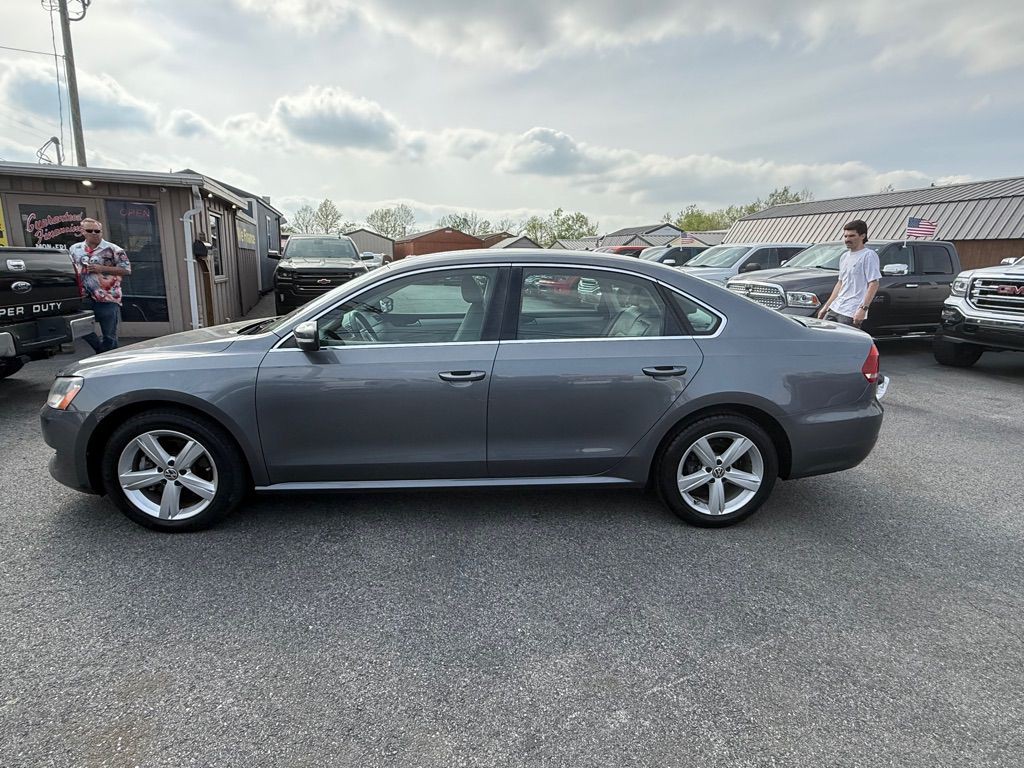 2013 Volkswagen Passat Image 3