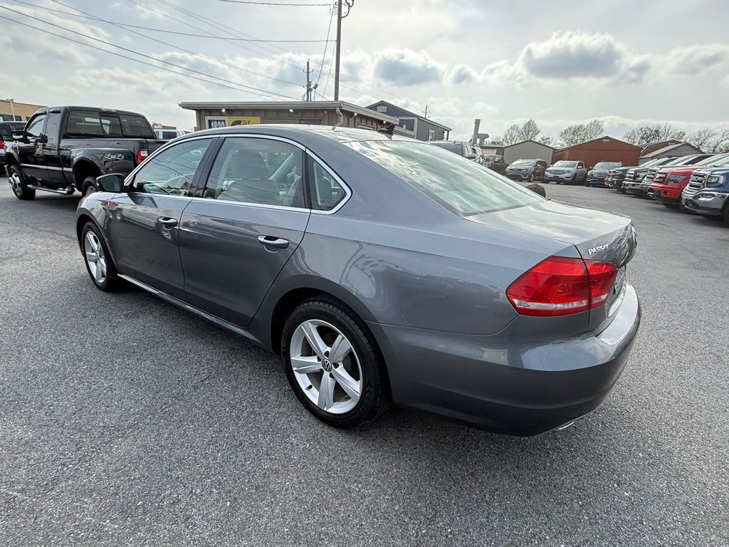 2013 Volkswagen Passat Image 4