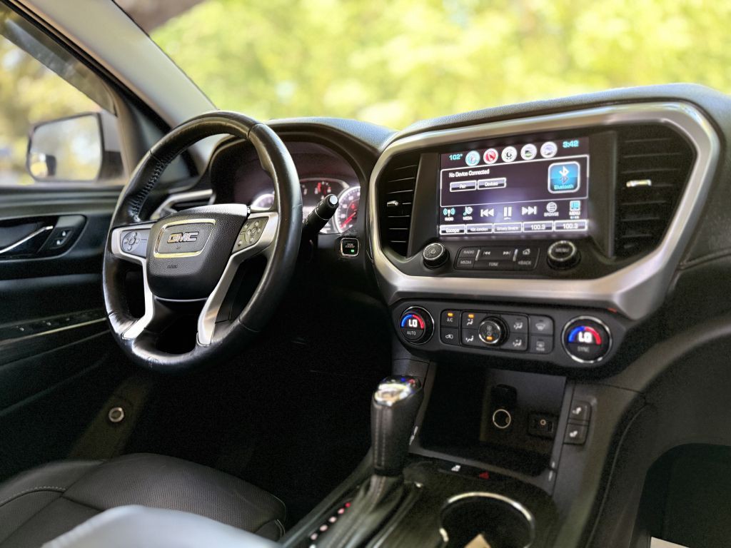 2017 GMC Acadia Image 9