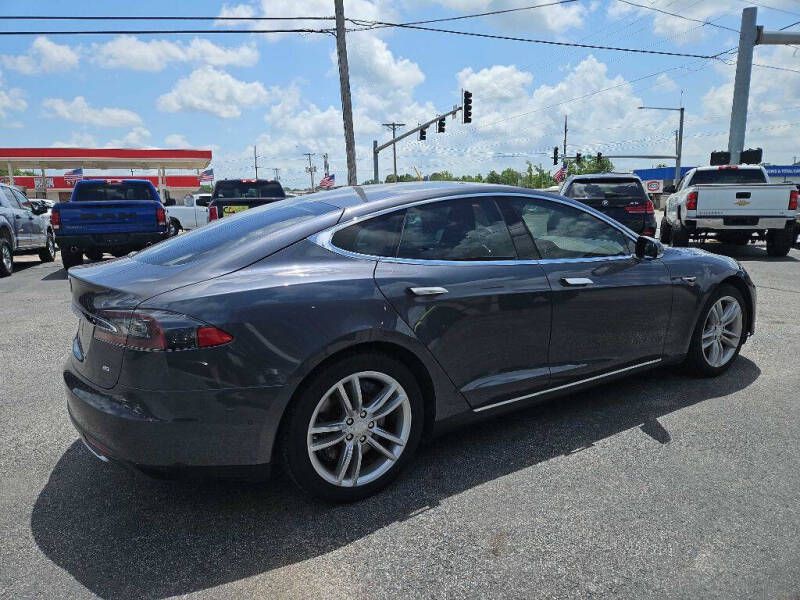 2014 Tesla Model S Image 2