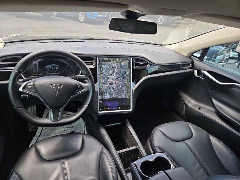 2014 Tesla Model S Image 9
