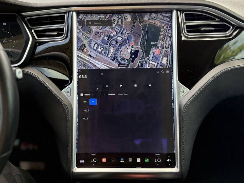 2014 Tesla Model S Image 11