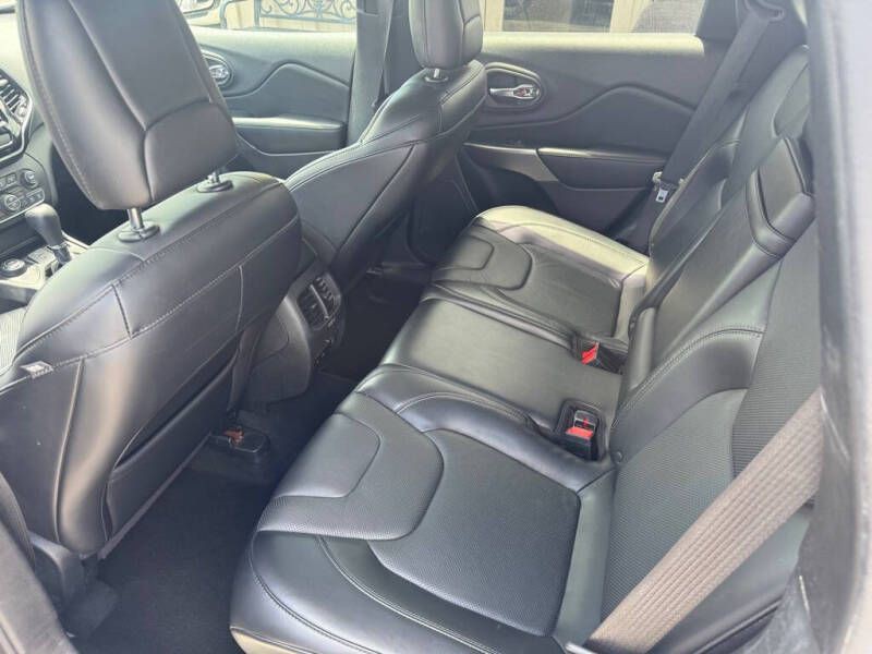 2019 Jeep Cherokee Image 9