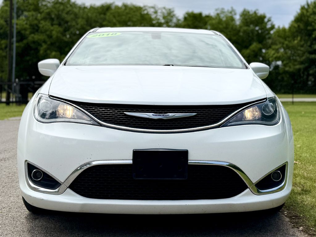 2018 Chrysler Pacifica Image 2