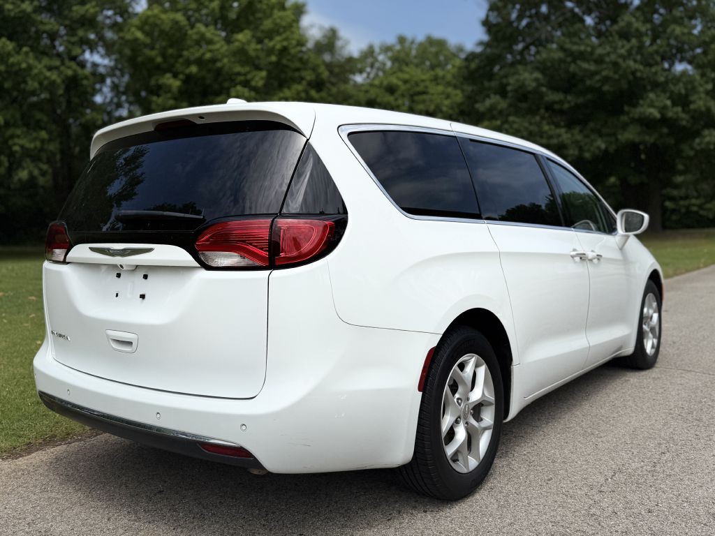 2018 Chrysler Pacifica Image 4