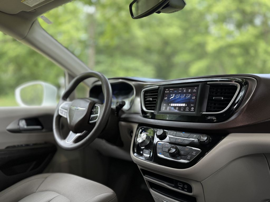 2018 Chrysler Pacifica Image 7