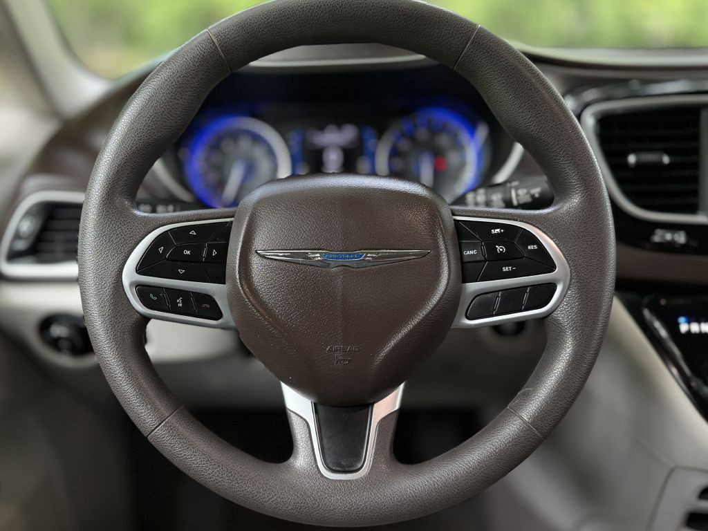 2018 Chrysler Pacifica Image 8