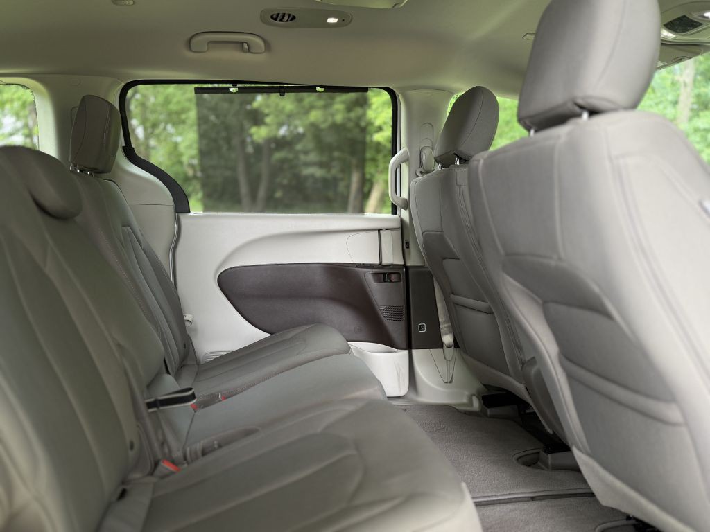 2018 Chrysler Pacifica Image 12