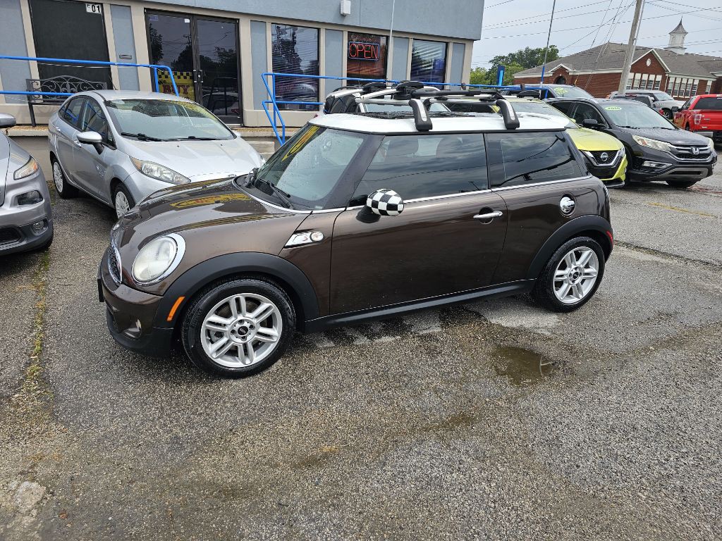2011 MINI Cooper Image 2