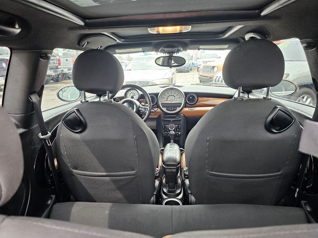 2011 MINI Cooper Image 15