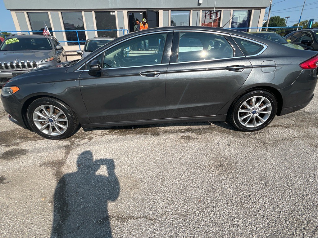 2017 Ford Fusion Image 2