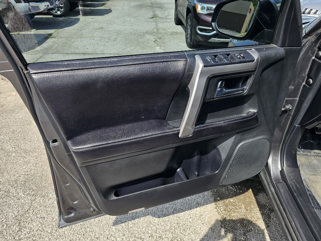2016 Toyota 4Runner Image 10