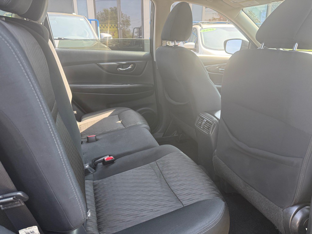 2017 Nissan Rogue Image 2