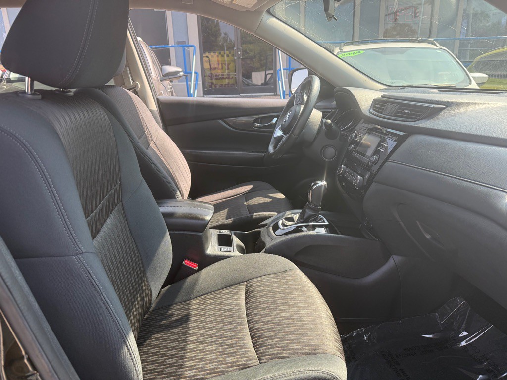 2017 Nissan Rogue Image 3