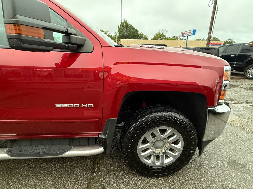 2018 Chevrolet Silverado 1500 Image 2