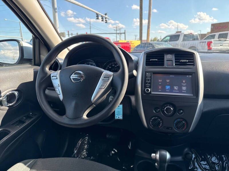 2019 Nissan Versa Image 9