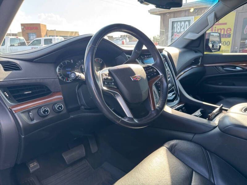 2019 Cadillac Escalade Image 9