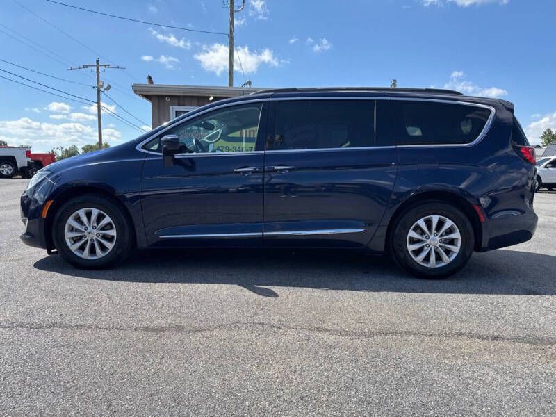 2017 Chrysler Pacifica Image 4