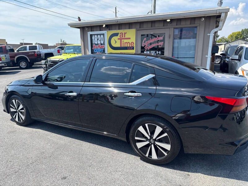 2020 Nissan Altima Image 2
